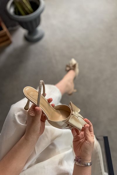 SHOEBELLAS Pantofi cu toc de damă cu fundă din satin bej Mayje