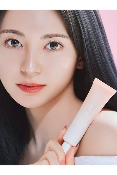 Peach C Beige Glow Makeup Base - Moisturizing & Shimmering Pearl Powder Makeup Base (35ml)