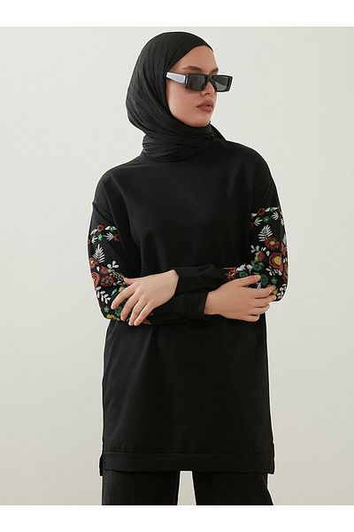 Por La Cara Women's Sleeves Floral Patterned Sweatshirt - Black -