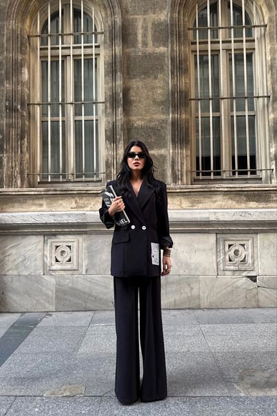 leyla sanat sanata yeni bir bakış açısı Leyla Sanat a New Perspective on Art Design Label Detailed Jacket - Pants Suit - Black