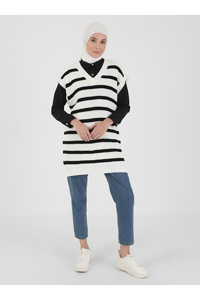 Por La Cara Thessaloniki Knitted Knitwear Sweater - Striped and Side Slit, Bone Color