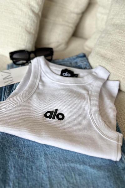 Butik Gardrop Bluză albă cu guler cu șarmuire echivalent cu marca