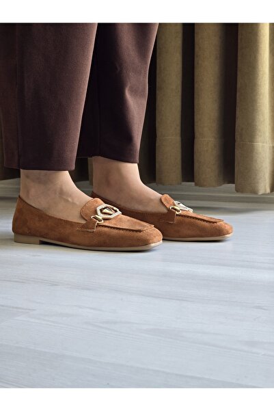 Melinta Shoes حذاء باليرينا نسائي من Melinta بإبزيم حجري من الجلد السويدي