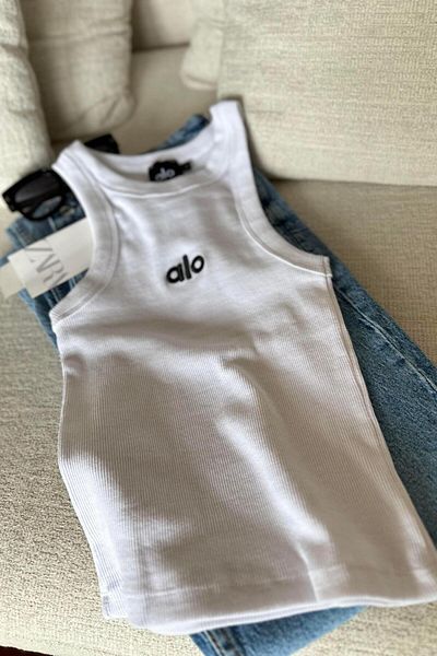 Butik Gardrop Bluză albă cu guler cu șarmuire echivalent cu marca
