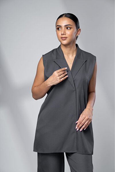 outline Grey two-piece suit with a formal fit