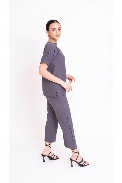 outline Two-piece gray set under the abaya