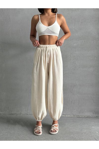 BEJNA Beigefarbene Shalwar-Hose aus Musselinstoff mit Taschen für Damen