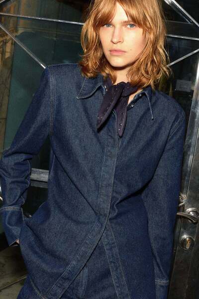 H&M قميص جينز مزود ببطانة للكتف