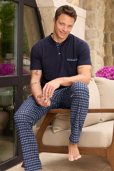 Pijamaevi Marineblaues, kariertes, kurzärmliges Herren-Pyjama-Set mit Knopfleiste und Taschendetail