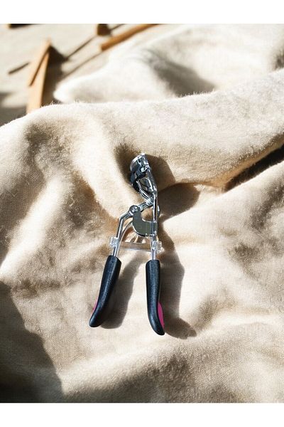intoku Scalloped Eyelash Curler Volumizing