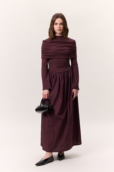 Manuka Burgunderrotes Lacquer-Kleid – dreieckiges Muster mit langem und breitem Effekt