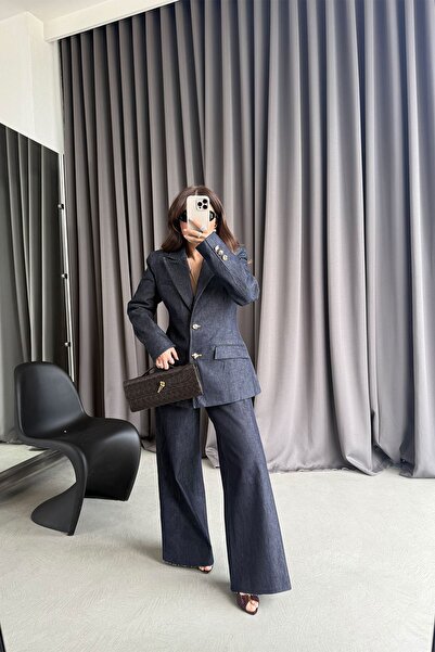 Özge Özgenç Jachetă blazer din denim cu nasturi aurii