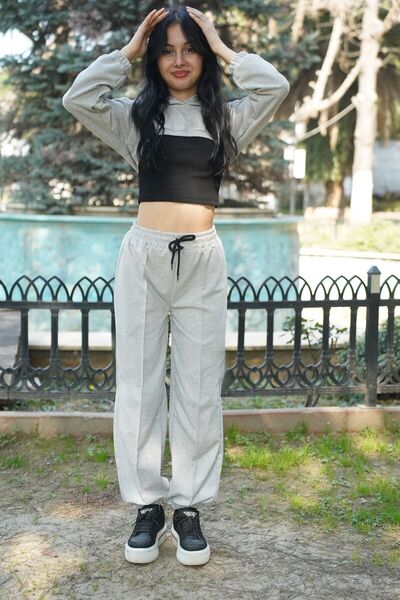 cm buseyiz Double Layered Elegance: Long Sleeve & Strappy Crop Set and Elastic Leg Sweatpants