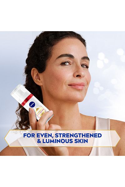 NIVEA NIVEA LUMINOUS630 Even Glow Dark Spots and Anti-Age Face Serum with Hyaluronic Acid, 30ml