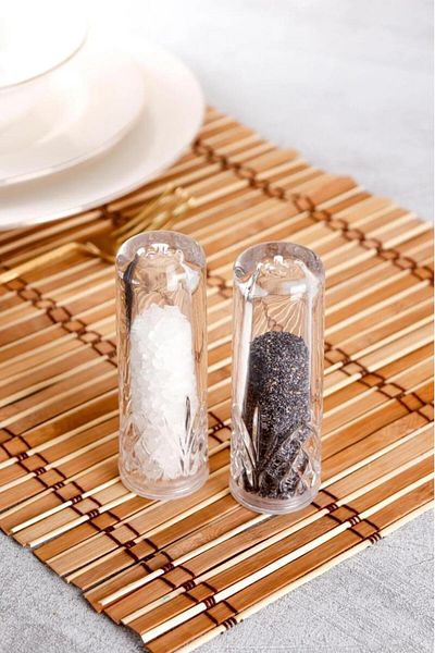 HOMENIVA Agave 2 Pieces Glass Salt and Pepper Shakers Set – Salt Shaker and Pepper Shaker