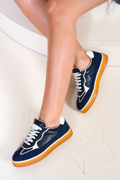 La Limar Синьо-білі жіночі кросівки зі спортивним дизайном та деталями у вигл...