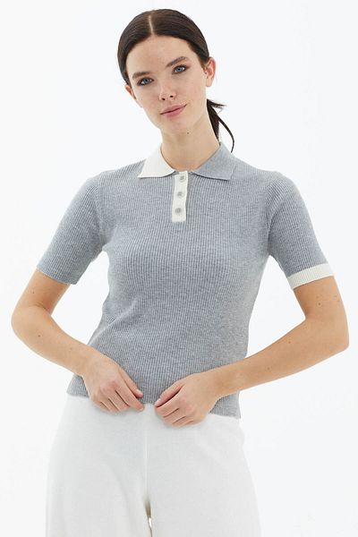 Sementa Tricot cu mânecă scurtă cu nasturi, cu gât polo, cu plăcuță, pulover gri deschis