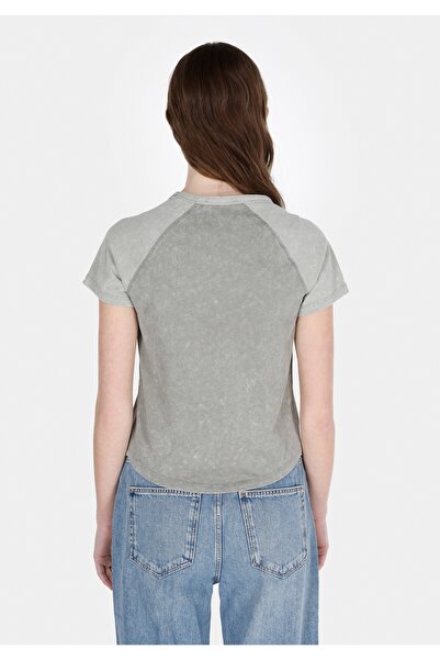 Colin's Γυναικείο πράσινο κοντομάνικο μπλουζάκι με στρογγυλή λαιμόκοψη και κέντημα