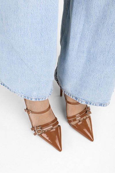 Shoeberry Damen-Stiletto mit Gürtelschnalle aus Jasmin-Karamell-Lackleder