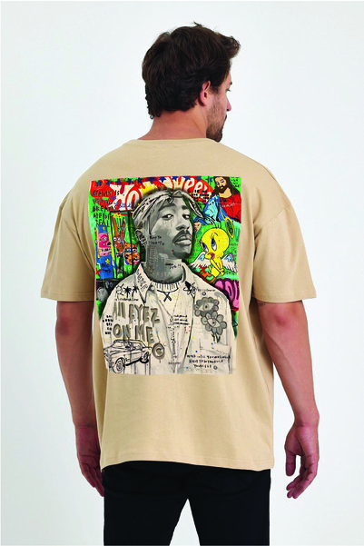 By Caspita Fashion Lenithra Tupac Back Štampano Unisex Oversize kroj Bež T-shirt