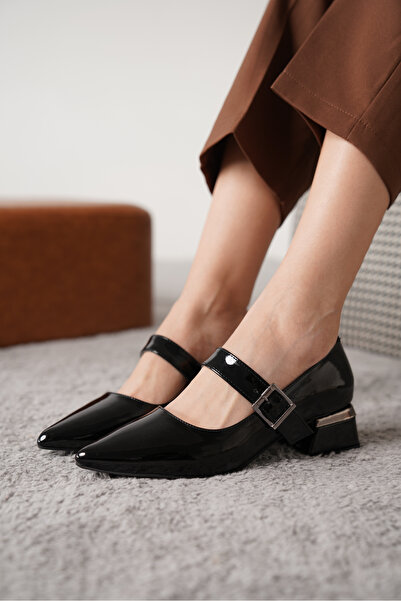 BAKGİY Μαύρο λουστρίνι γυναικεία πέτρινη πόρπη με λεπτομέρεια με χοντρό τακού...