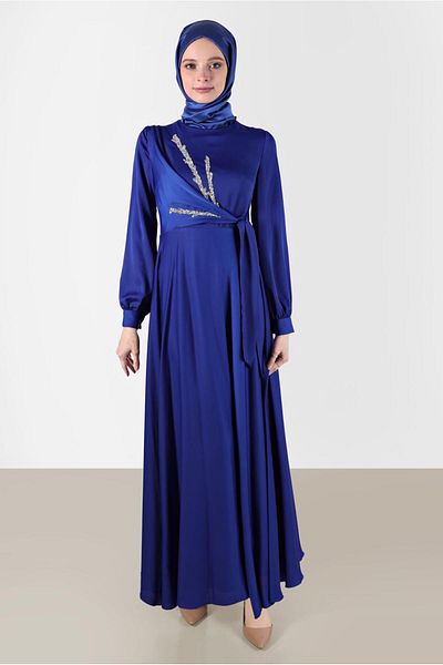 Alvina Rochie din satin - cu detaliu de piatră și cravată încrucișată 42569