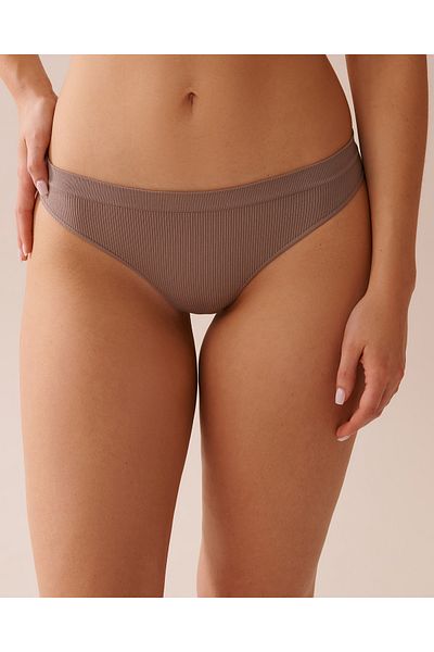 La Vie en Rose Seamless Fabric Ribbed Thong Panty