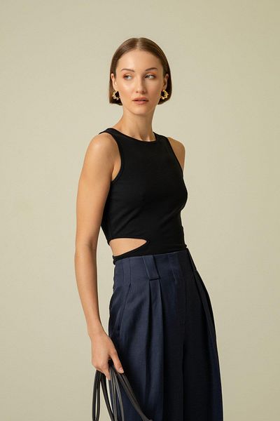Rue Studio Top cu bretele negre decoltat