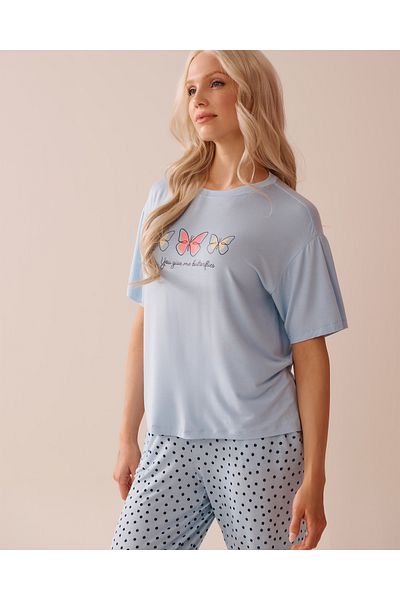 La Vie en Rose تي شيرت جيرسي ناعم بطبعة فراشات وأكتاف منسدلة