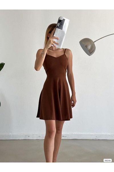 Modafeminen Λεπτομέρεια πλάτης με λεπτό λουράκι Φόρεμα από εισαγόμενο ύφασμα κρεπ 582541 καφέ