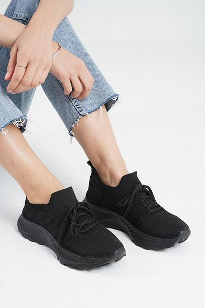 Beyond Women's Black Lace-Up Knitwear Sneaker Byndsnkk40