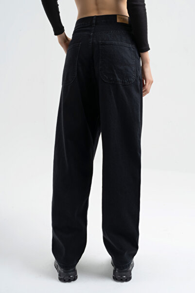 its basic Pantaloni de damă negri negri Od Color Juniper Skater Fit Loose Cut Denim