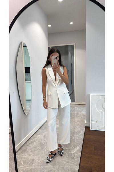sinemkivanc co White Sleeveless Blazer Suit with Tie Detail