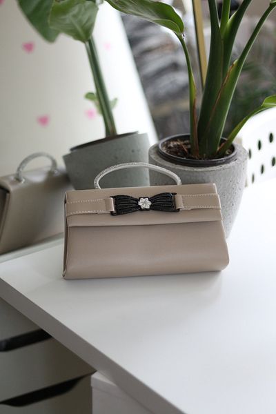Moom Bag Γυναικεία βραδινή τσάντα με λαβή από δέρμα βιζόν με αξεσουάρ λουλουδιών