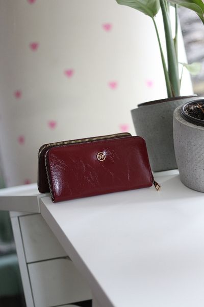 Moom Bag Women's Burgundy Textured Slim Wallet with Card Holder Detail