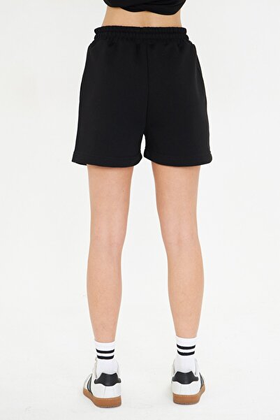The Champ Clothing Esnek ve Rahat Kesim Çift Cepli Diz Üstü Kadın Şort