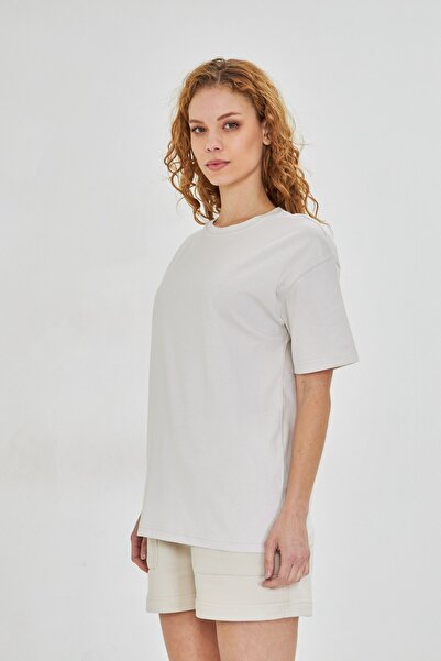 The Champ Clothing Stretchy and Relaxed Fit Double Pocket Above Knee Shorts for Women