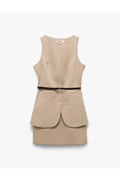 Koton Μίνι φόρεμα με λεπτομέρεια με στρώσεις με ζώνη και αμάνικο γιλέκο με στρογγυλή λαιμόκοψη