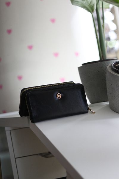 Moom Bag Γυναικείο πορτοφόλι με λεπτές λεπτομέρειες με μαύρη υφή