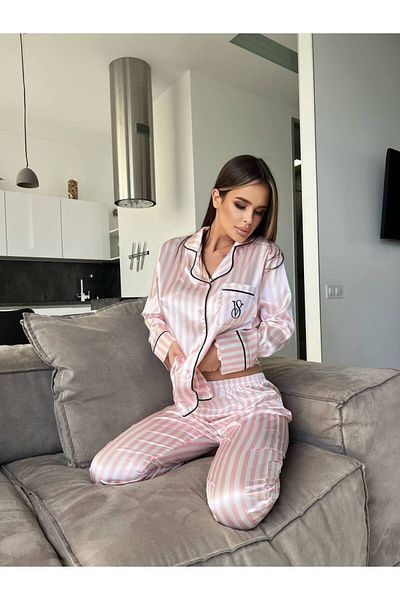 Victoria __Victoriasecret μοντέλο SATIN Υφασμάτινο Σετ Πιτζάμες 2"