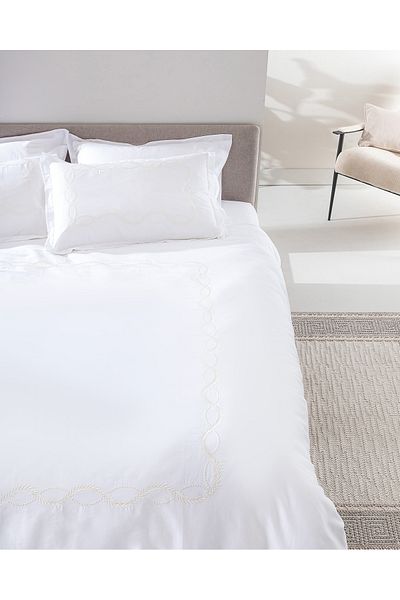 Madame Coco Marguerite Doppeltes besticktes Bettbezug-Set - Satin
