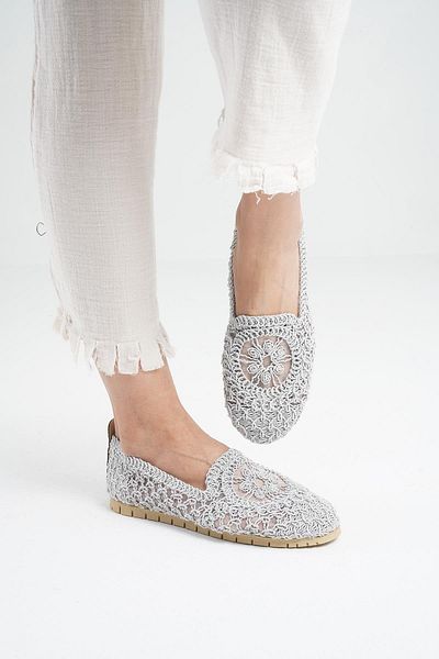 Beyond Women's Gray Floral Embroidered Straw Knitwear Daily Ballerinas Byndtrb02