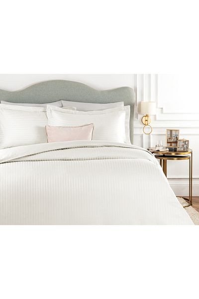 Madame Coco Elicia gestreiftes Satin-Bettbezug-Set, Kingsize, Ecru