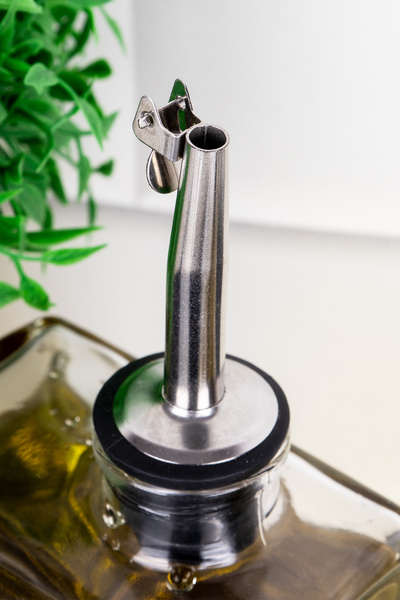 DNS HOME Set of 2 Glass Oil Pot with Silver Lid, Sunflower and Olive Oil Labeled Sauce Bowl and Vinegar Bowl 500 ml