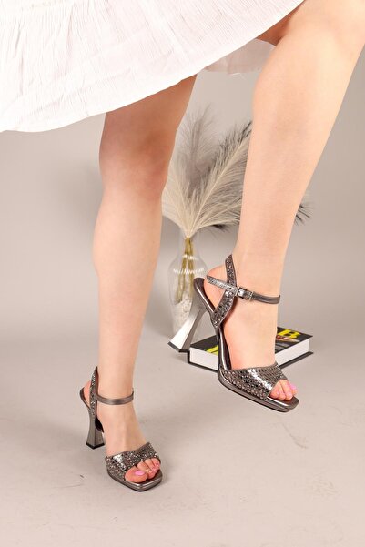 Birikon FELİSA Передня і задня частина відкриті, камінням прикрашені туфлі на підборах PLATİN