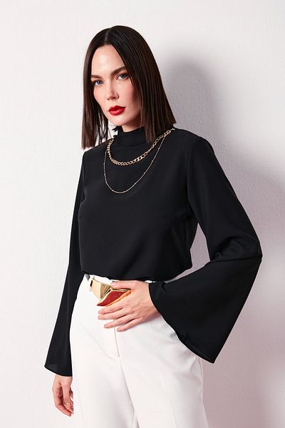 Sateen Черна блуза с испански ръкав - колие
