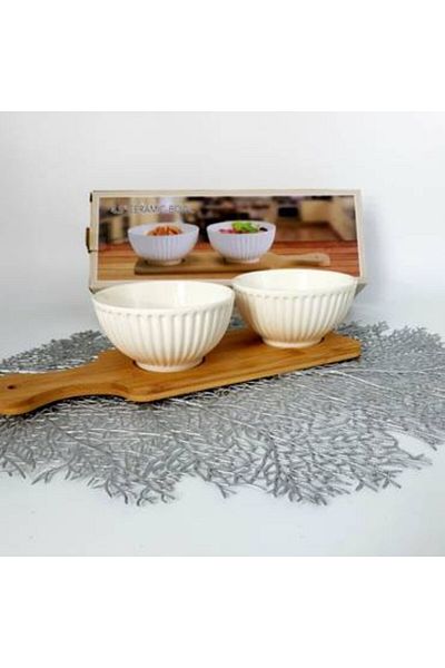Generica Two ceramic plates with a wooden base, each plate measures 12 cm in diameter.