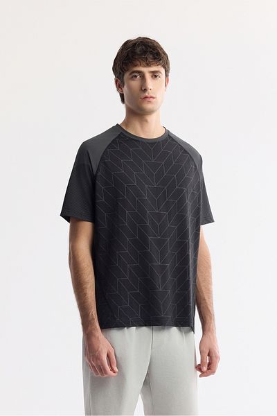 Avva Men's Black Crew Neck Geometric Patterned Blocky Technical Fabric Detailed T-Shirt A51Y1160