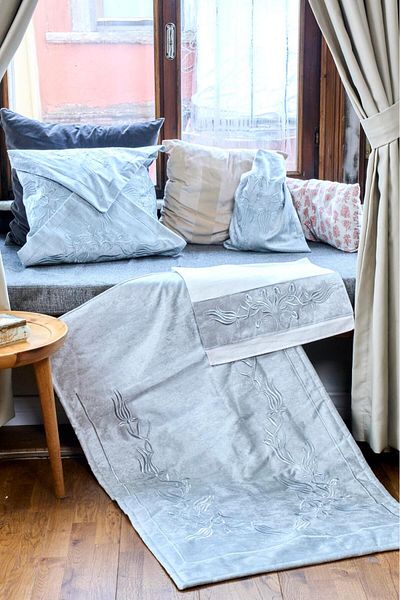 Dantelux Tulip Age Velvet Bundle & Prayer Rug Set (4 Pieces)