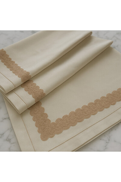 KARAF COLLECTION GARDENYA DANTEL DETAYLI SİMLİ MASA ÖRTÜSÜ